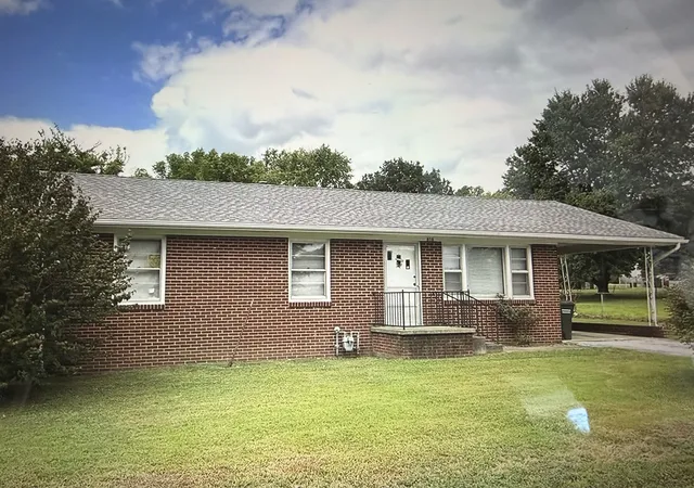 Photo 1 of Sale Pending at 616 Vass Ln, Hopkinsville, KY 42240 | MLS# 3598831 | Listing updated on 2026-09-26