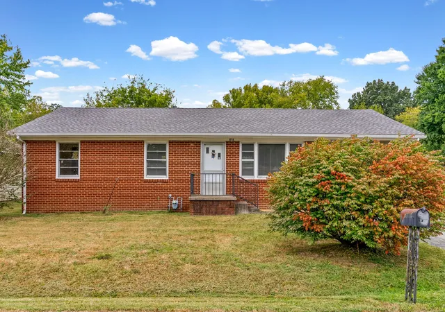 Photo 2 of Sale Pending at 616 Vass Ln, Hopkinsville, KY 42240 | MLS# 3598831 | Listing updated on 2026-09-26