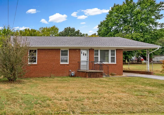 Photo 3 of Sale Pending at 616 Vass Ln, Hopkinsville, KY 42240 | MLS# 3598831 | Listing updated on 2026-09-26