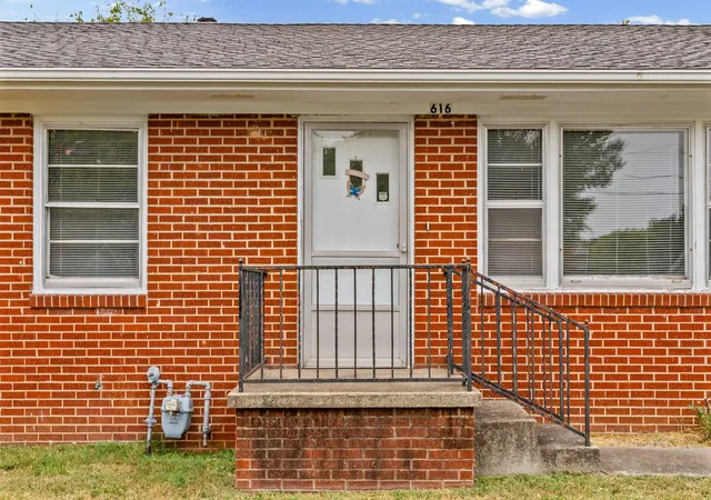 Photo 4 of Sale Pending at 616 Vass Ln, Hopkinsville, KY 42240 | MLS# 3598831 | Listing updated on 2026-09-26