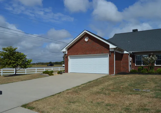 Listing Photo 4 - Condo for sale in building located at 156 Horseshoe Ct, Shelbyville, TN 37160