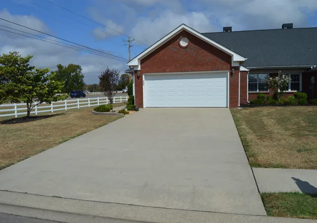 Listing Photo 5 - Condo for sale in building located at 156 Horseshoe Ct, Shelbyville, TN 37160