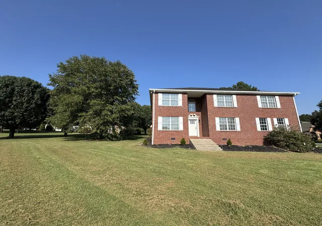 Photo 3 of Single family home for sale at 1805 Pointe Ct, Lebanon, TN 37087 | MLS# 3599156 | Listing updated on 2026-09-25