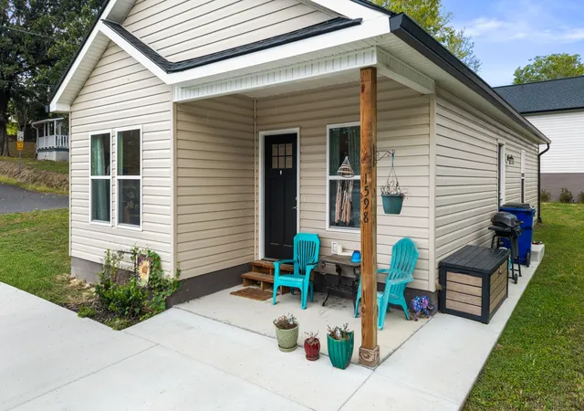 Photo 2 of Single family home for sale at 1598 Perry St Se, Cleveland, TN 37311 | MLS# 3599311 | Listing updated on 2026-09-25