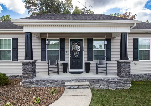 Photo 3 of Single family home for sale at 103 Williamsburg Blvd, Tullahoma, TN 37388 | MLS# 3601565 | Listing updated on 2026-10-06
