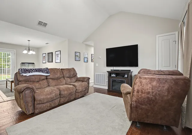 Photo 3 of Single family home for sale at 103 Williamsburg Blvd, Tullahoma, TN 37388 | MLS# 3601565 | Listing updated on 2026-10-06