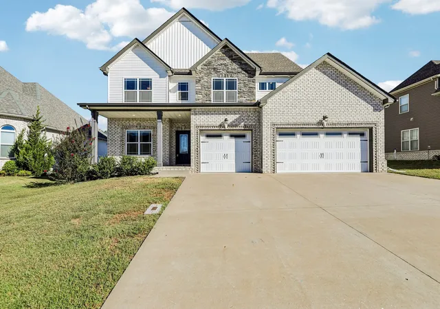 Photo 1 of Single family home for sale at 300 Bluebriar Trce, Clarksville, TN 37043 | MLS# 3598993 | Listing updated on 2026-10-08