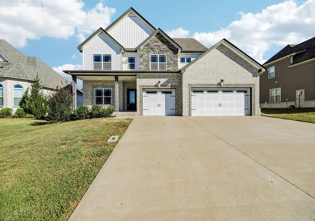 Photo 2 of Single family home for sale at 300 Bluebriar Trce, Clarksville, TN 37043 | MLS# 3598993 | Listing updated on 2026-10-08
