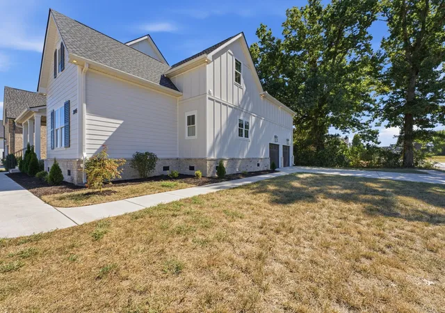 Photo 3 of Single family home for sale at 3045 Shady Forest Dr, Murfreesboro, TN 37128 | MLS# 3601698 | Listing updated on 2026-10-11
