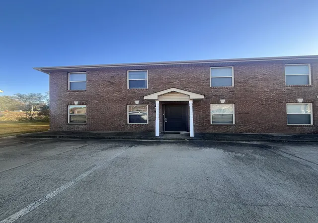 Photo 2 of Multi family home for sale at 1717 Manning Dr, Clarksville, TN 37042 | MLS# 3598873 | Listing updated on 2026-09-24