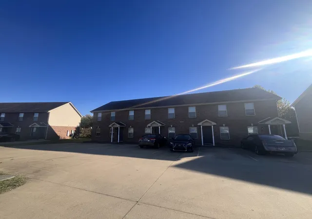 Photo 3 of Multi family home for sale at 1717 Manning Dr, Clarksville, TN 37042 | MLS# 3598873 | Listing updated on 2026-09-24