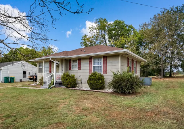 Photo 4 of Single family home for sale at 1680 Buena Vista St, Lewisburg, TN 37091 | MLS# 3601415 | Listing updated on 2026-10-02