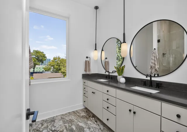 Photo 4 of Townhouse for sale at 1321 Southside Cir, Nashville, TN 37212 | MLS# 3601659 | Listing updated on 2026-10-04