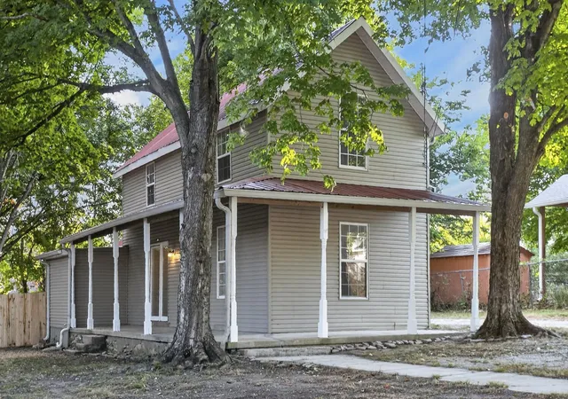 Single family home for sale at 329 West 14th St, Columbia, TN 38401 | MLS# 3598944