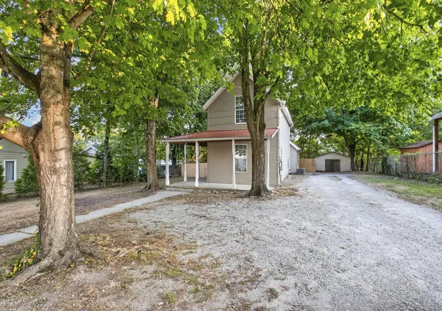 Photo 1 of Single family home for sale at 329 West 14th St, Columbia, TN 38401 | MLS# 3598944 | Listing updated on 2026-09-24