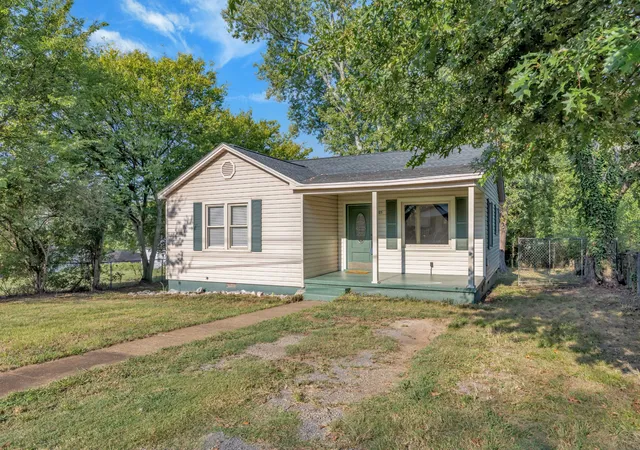 Photo 1 of Single family home for sale at 825 Lang St Ne, Cleveland, TN 37311 | MLS# 3611236 | Listing updated on 2026-10-06