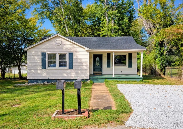 Photo 1 of Single family home for sale at 825 Lang St Ne, Cleveland, TN 37311 | MLS# 3611236 | Listing updated on 2026-10-29