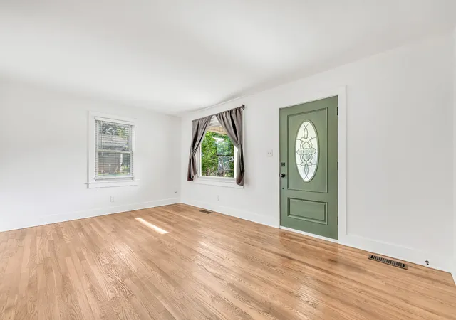 Photo 3 of Single family home for sale at 825 Lang St Ne, Cleveland, TN 37311 | MLS# 3611236 | Listing updated on 2026-10-06