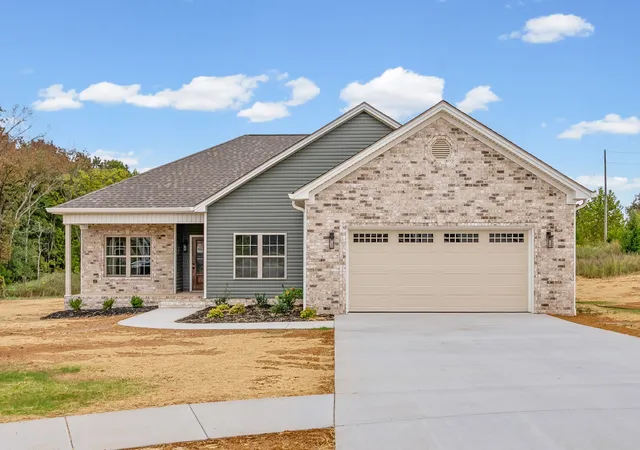Photo 1 of Single family home for sale at 211 Bedford Ct, Hopkinsville, KY 42240 | MLS# 3598961 | Listing updated on 2026-09-24