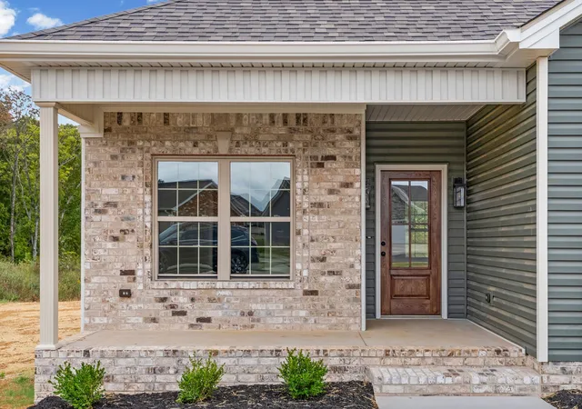 Photo 2 of Single family home for sale at 211 Bedford Ct, Hopkinsville, KY 42240 | MLS# 3598961 | Listing updated on 2026-09-24