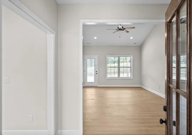 Photo 3 of Single family home for sale at 211 Bedford Ct, Hopkinsville, KY 42240 | MLS# 3598961 | Listing updated on 2026-09-24