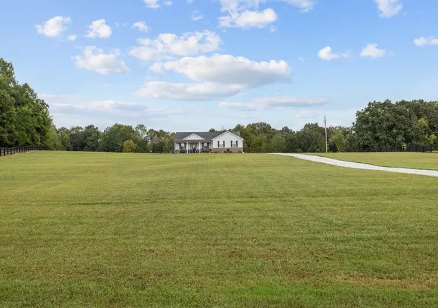 Photo 4 of Single family home for sale at 1021 Eljie Rd, Cumberland Furnace, TN 37051 | MLS# 3599106 | Listing updated on 2026-09-26