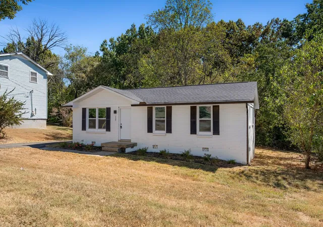 Photo 3 of Single family home for sale at 2565 Bethwood Dr, Nashville, TN 37207 | MLS# 3601984 | Listing updated on 2026-10-07