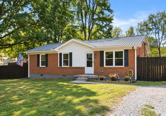 Photo 2 of Single family home for sale at 103 Mae Cir, Dickson, TN 37055 | MLS# 3611120 | Listing updated on 2026-10-08