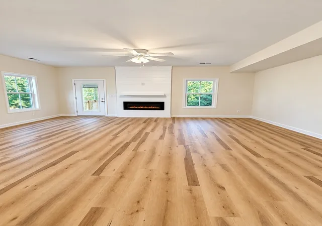 Photo 2 of Single family home for sale at 811 Gracey Ave, Clarksville, TN 37040 | MLS# 3599068 | Listing updated on 2026-09-25