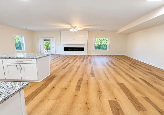Photo 3 of Single family home for sale at 811 Gracey Ave, Clarksville, TN 37040 | MLS# 3599068 | Listing updated on 2026-09-25