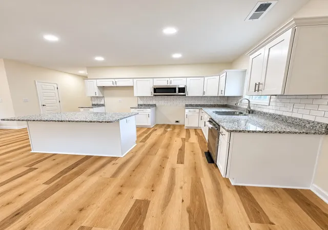 Photo 4 of Single family home for sale at 811 Gracey Ave, Clarksville, TN 37040 | MLS# 3599068 | Listing updated on 2026-09-25