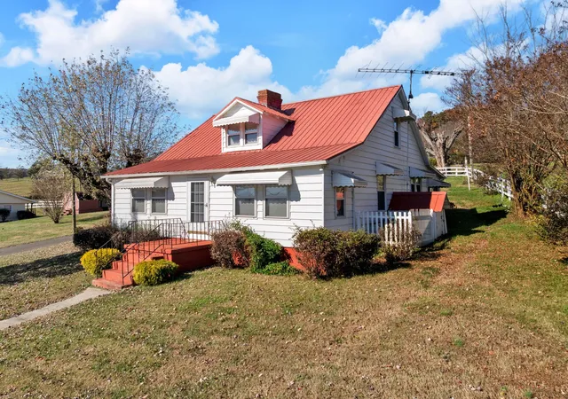 Photo 3 of Sale Pending at 2873 Main St, Surgoinsville, TN 37873 | MLS# 3599091 | Listing updated on 2026-10-02
