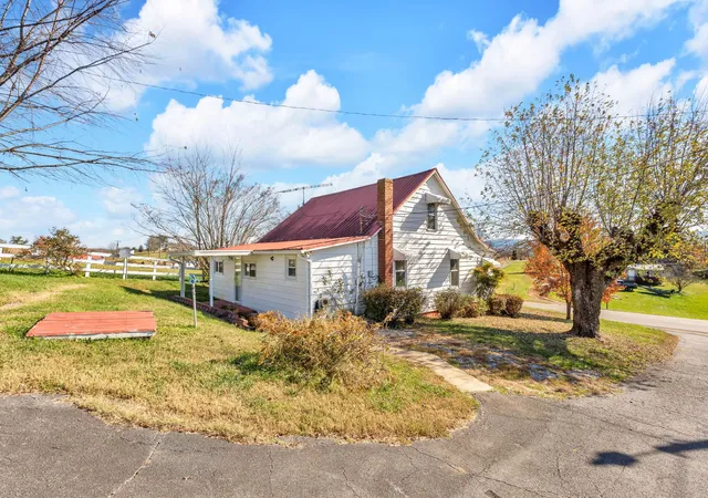 Photo 4 of Sale Pending at 2873 Main St, Surgoinsville, TN 37873 | MLS# 3599091 | Listing updated on 2026-10-02