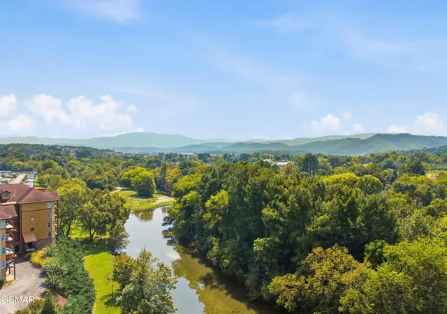 Photo 4 of Condo for sale at 527 River Pl Way #343, Sevierville, TN 37862 | MLS# 3599057 | Listing updated on 2026-09-25