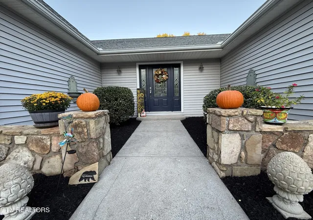 Photo 2 of Single family home for sale at 137 Chahyga Way, Loudon, TN 37774 | MLS# 3599085 | Listing updated on 2026-09-26