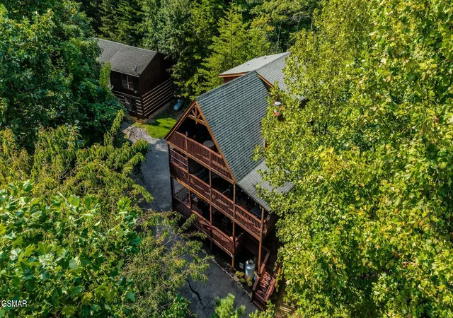 Single family home for sale at 1124 Twin Oaks Rd, Gatlinburg, TN 37738 | MLS# 3599090