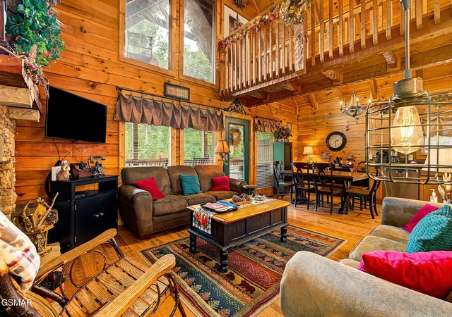 Photo 1 of Single family home for sale at 1124 Twin Oaks Rd, Gatlinburg, TN 37738 | MLS# 3599090 | Listing updated on 2026-09-25