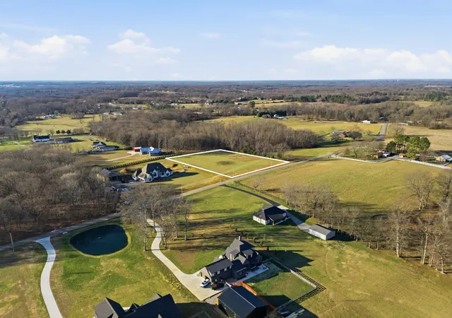 Photo 2 of Single family home for sale at 208 Shun Pike, Cottontown, TN 37048 | MLS# 3599114 | Listing updated on 2026-09-25