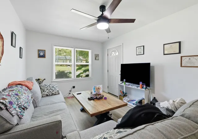 Listing Photo 4 - Condo for sale in building located at 1001 Cowan St, Paris, TN 38242