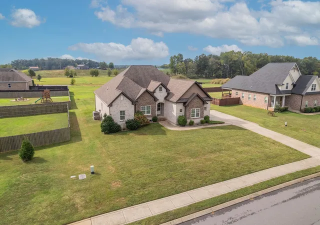 Photo 3 of Single family home for sale at 132 Bloomsbury Dr, Portland, TN 37148 | MLS# 3615328 | Listing updated on 2026-10-19