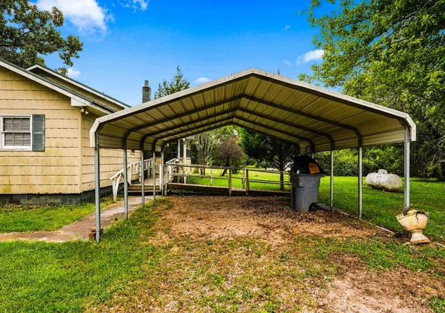 Photo 3 of Single family home for sale at 3905 County Rd 5, Florence, AL 35633 | MLS# 3599119 | Listing updated on 2026-10-05