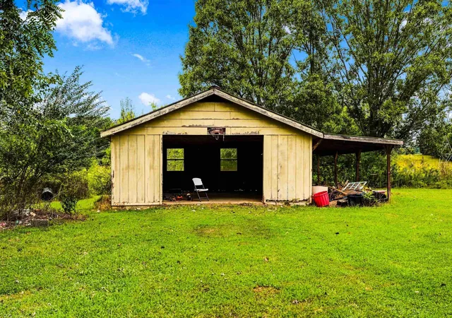 Photo 3 of Single family home for sale at 3905 County Rd 5, Florence, AL 35633 | MLS# 3599119 | Listing updated on 2026-10-05