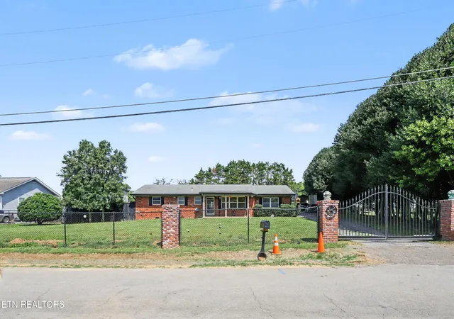 Photo 1 of Single family home for sale at 912 Royal Ave, Seymour, TN 37865 | MLS# 3599130 | Listing updated on 2026-09-28