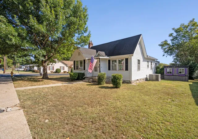 Photo 1 of Single family home for sale at 208 Hobson Ave, Shelbyville, TN 37160 | MLS# 3603226 | Listing updated on 2026-10-08