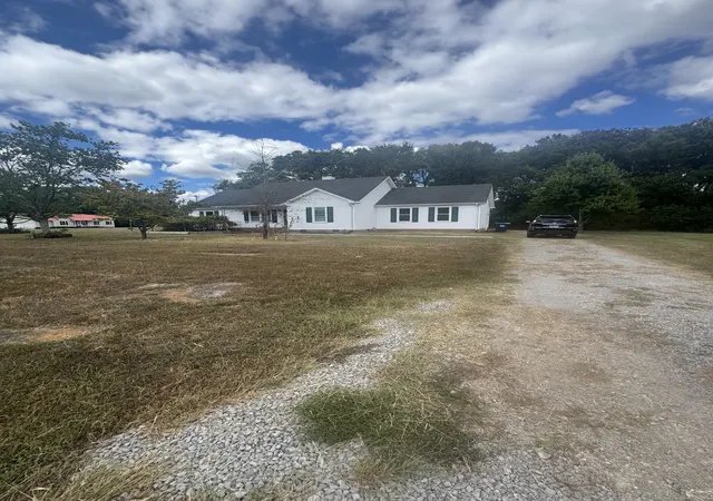 Photo 1 of Single family home for sale at 724 Hogan Dr, Murfreesboro, TN 37128 | MLS# 3601345 | Listing updated on 2026-09-25
