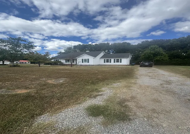 Photo 3 of Single family home for sale at 724 Hogan Dr, Murfreesboro, TN 37128 | MLS# 3601345 | Listing updated on 2026-09-25