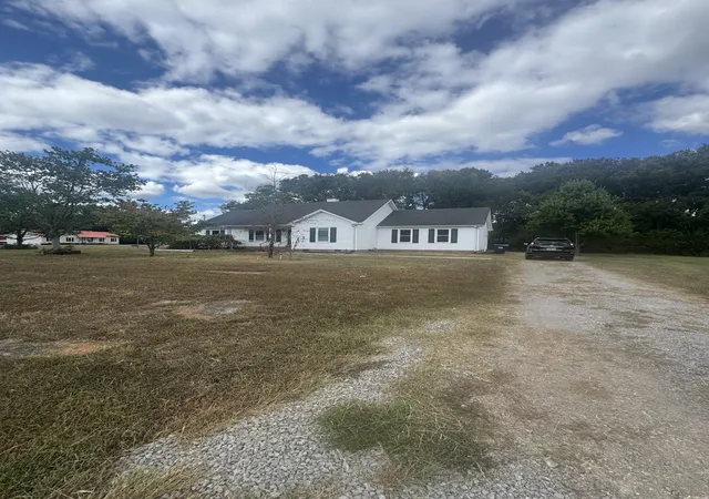 Photo 4 of Single family home for sale at 724 Hogan Dr, Murfreesboro, TN 37128 | MLS# 3601345 | Listing updated on 2026-09-25