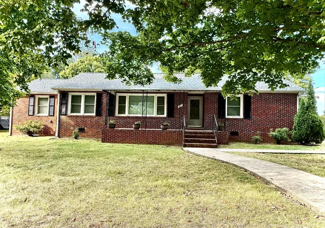 Single family home for sale at 114 Hillcrest Dr, Winchester, TN 37398 | MLS# 3599190