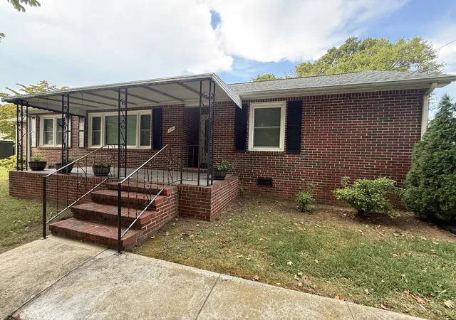 Photo 1 of Single family home for sale at 114 Hillcrest Dr, Winchester, TN 37398 | MLS# 3599190 | Listing updated on 2026-09-25