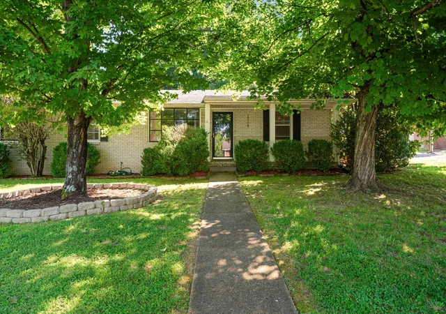 Single family home for sale at 604 Meadow Ln Dr, Nashville, TN 37221 | MLS# 3599177